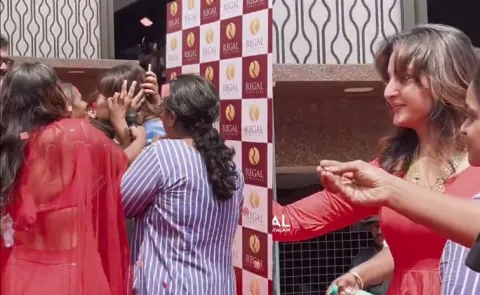 Lady Fan Kissed Manju Warrier Publicly, Video Goes Viral
