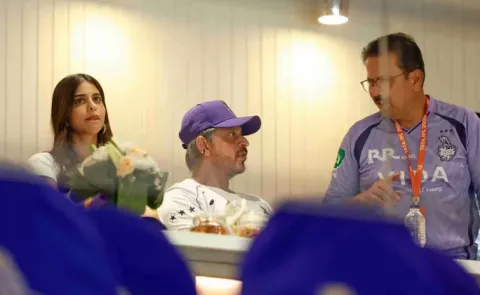 Shah Rukh Khan Chat With Venky Mysore After Lost Wickets Vs Punjab7