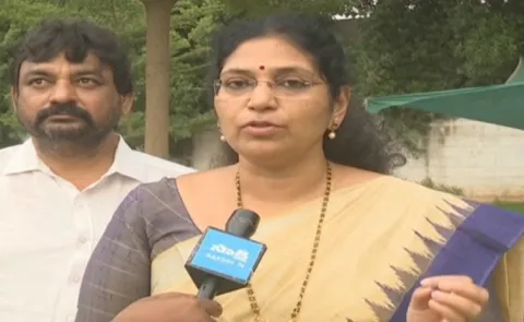 Varudhu Kalyani Glowing Tribute to YSR