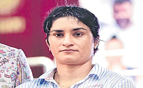 Wrestling Federation of India Issues Show Cause Notice to Vinesh Phogat