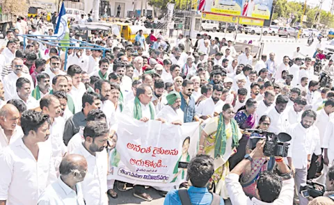 Farmers Protest In Anantapur: Andhra Pradesh