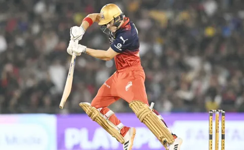 RCB Opener Loses Gold Chain Nasty Bouncer Blow Vs KKR Fans Reacts
