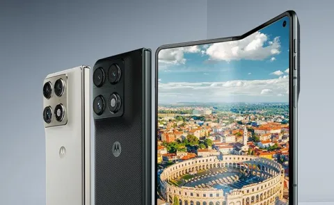 Motorola First Foldable Phone Know The Price and Features