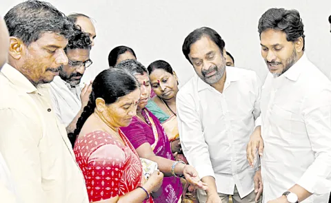YS Jagan Fires On Chandrababu Naidu