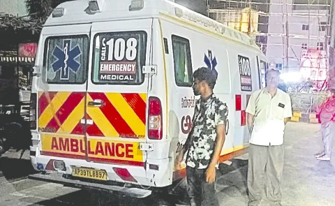 108 Ambulance Breaks Down: Andhra pradesh