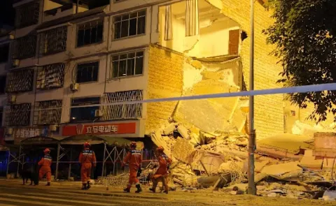 5.2 Magnitude Quake Rocks China, Buildings Flattened