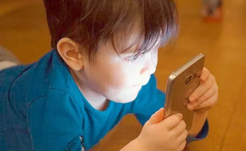AIIMS Study Links Excess Mobile Use in Toddlers to Autism Risk