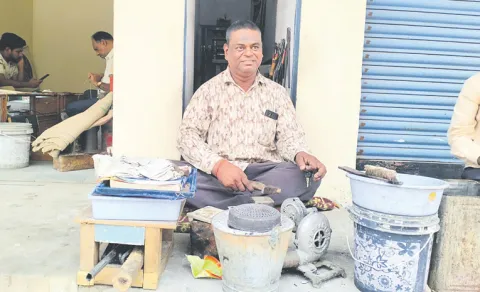 Surge in gold prices gold smiths lifes and work impacts