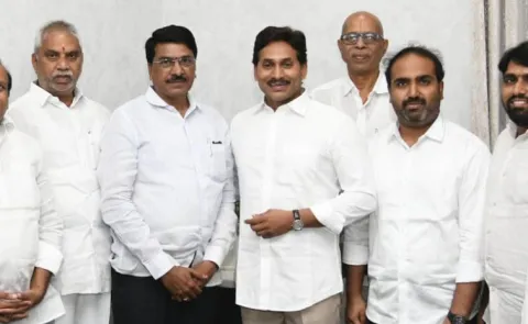 Brahmin Sanghas Meet YS Jagan Request For Prakasham Pantulu Statue