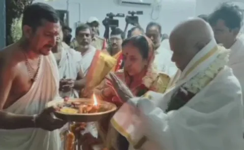 Governor Shiv Pratap Shukla Couple Participate in Saraswati Antya Pushkaralu Rituals