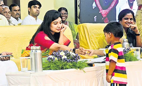Collector Garima Agrawal Gives Biscuit To A Kid