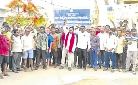 Fishermans Fires on Chandrababu Govt: Andhra Pradesh