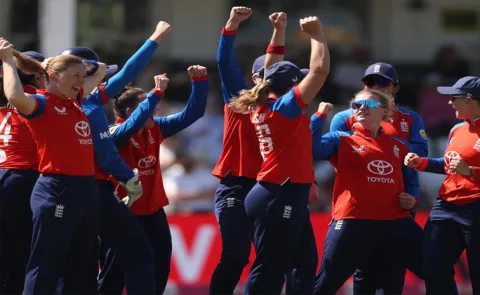 England demolish NZ to clinch T20I series
