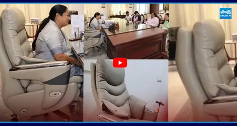Delhi CM Rekha Gupta Chair Controversy 1