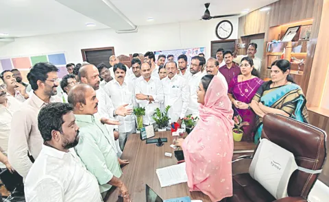 Chandrababu Naidu govt ignores High Court verdicts in DSC case