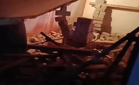 Building collapses while lifting with jockey