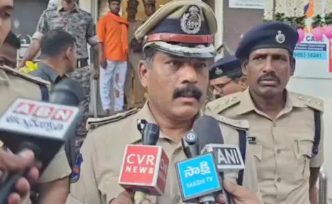 IG Chandrasekhar Reddy Reviews Jewelry Shop Theft Case In Karimnagar