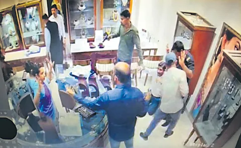 Robbery at PMJ jewelry store and shooting at staff