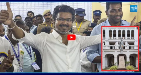 TVK President Vijay Visit Loyola College 1