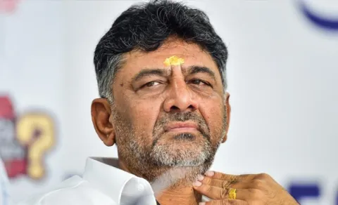 dk shivakumar pawned gold chain for passport now cm race