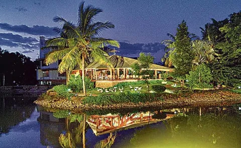 Differences Between Hotel, Motel, Restaurant, And Resort