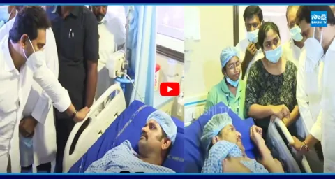 YS Jagan Visits Steel Plant Victims in KIMS Hospital 1