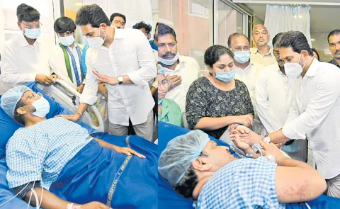 YS Jagan Met Visakha Steel Plant Victims