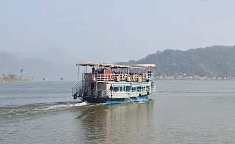 Papikondalu Tour: Boat Stuck Middle Of The Godavari River