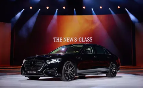 Mercedes Launched First Plug In Hybrid Car in India