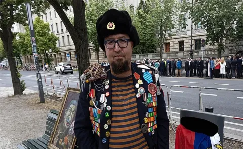Russian artist and Putin critic shot dead in Poland15