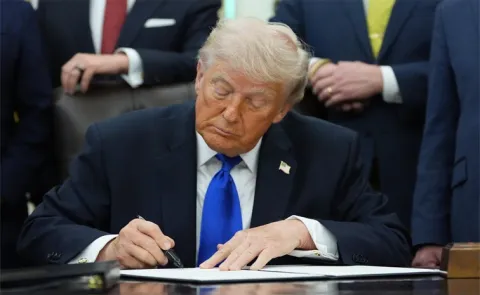 Trump signs memo aimed at ending Iran war, White House official says