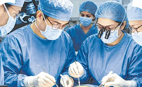 Chaos: doctors performed a groundbreaking surgery