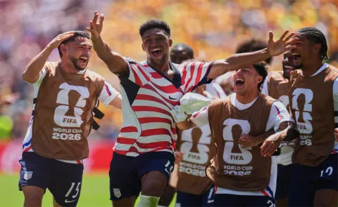 USA beat Australia 2 0 to book knockout spot at World Cup
