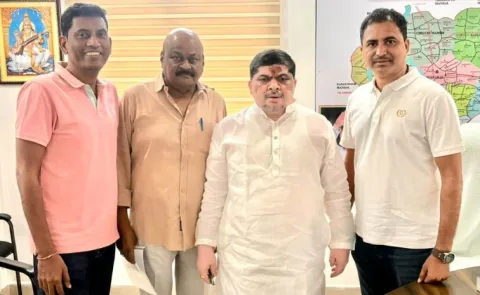 ponnam prabhakar Engages with Gulf Congress Representatives