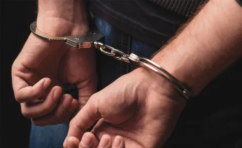 Army employee demands cash by dummy pistol: Andhra pradesh