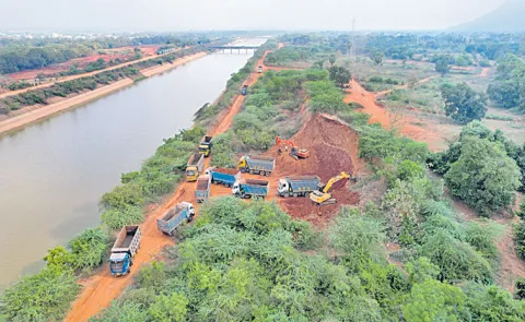 Chandrababu Govt: Polavaram right main canal is being dug up by a mudslide
