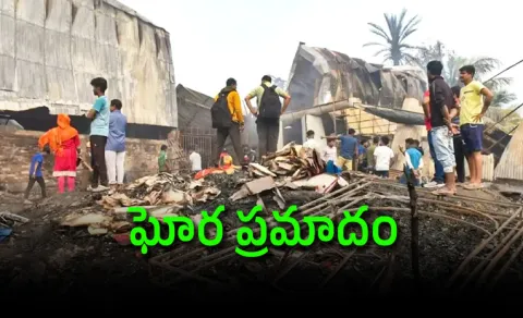  Eight killed after warehouse roof collapses in Kolkata