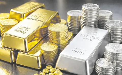Gold prices dropped by Rs 3000 to Rs 1. 49 lakh per 10 grams5