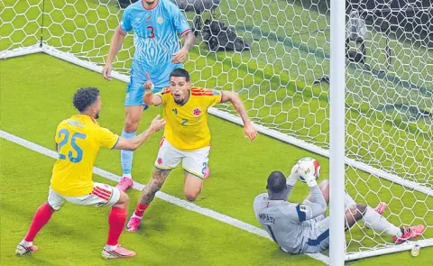 Colombia wins second consecutive World Cup football match