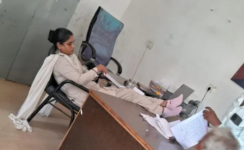 Rajasthan woman Consatble suspended For Photo Viral Issue