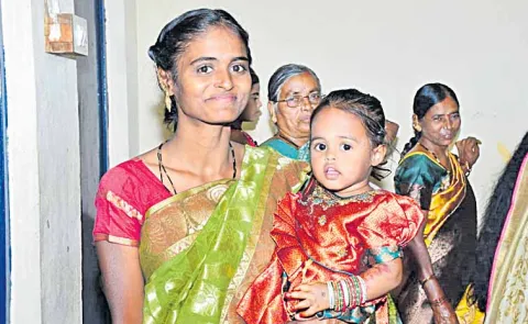 Six month pregnant woman commits suicide