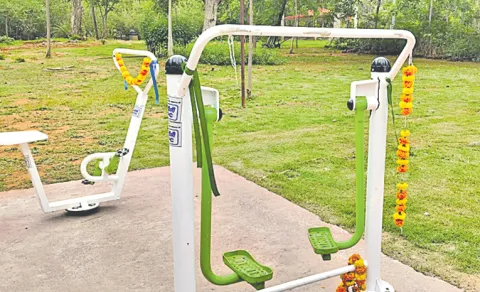 Broken Equipment Found at Newly Inaugurated Open Gym in Gagan Mahal Colony