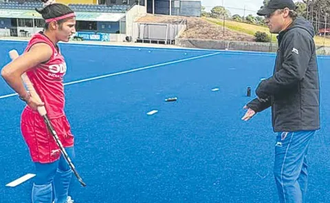 Drag flicking training led by Teke Tekema