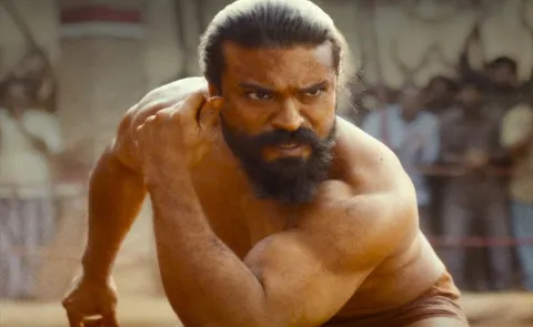 Ram Charan Fan Dance at Peddi Movie Screemning In Theatre video viral 