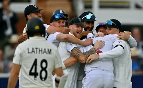 Four wicket Robinson sparks New Zealand collapse in 1st Test after England slump