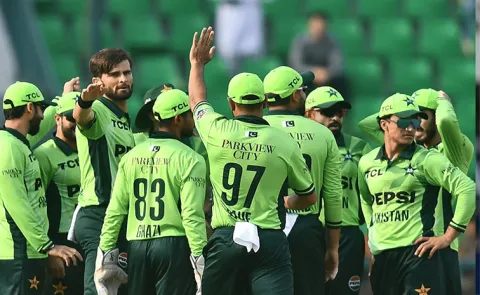 Pakistan prevail in low-scoring chase to clinch series