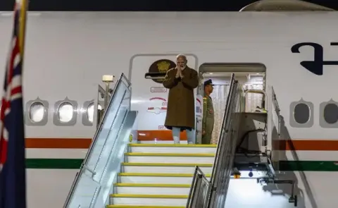 Pm Modi Reaches Auckland On A Two Day Visit To New Zealand