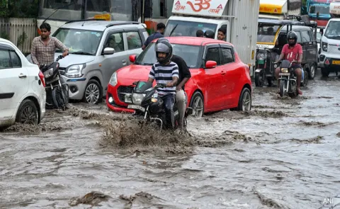 Heavy monsoon rain wreaks havoc across India