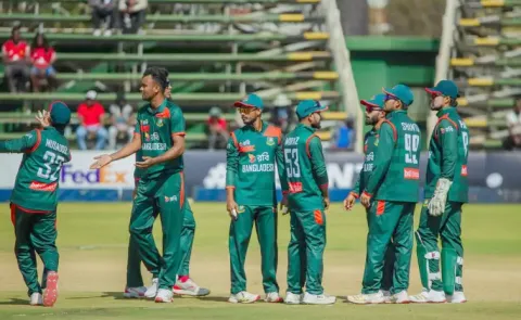 Madhevere and Evans fifties take Zimbabwe to 199