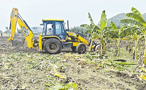 Farmer Getting Emotional and Fires on Chandrababu Over Crop Destruction
